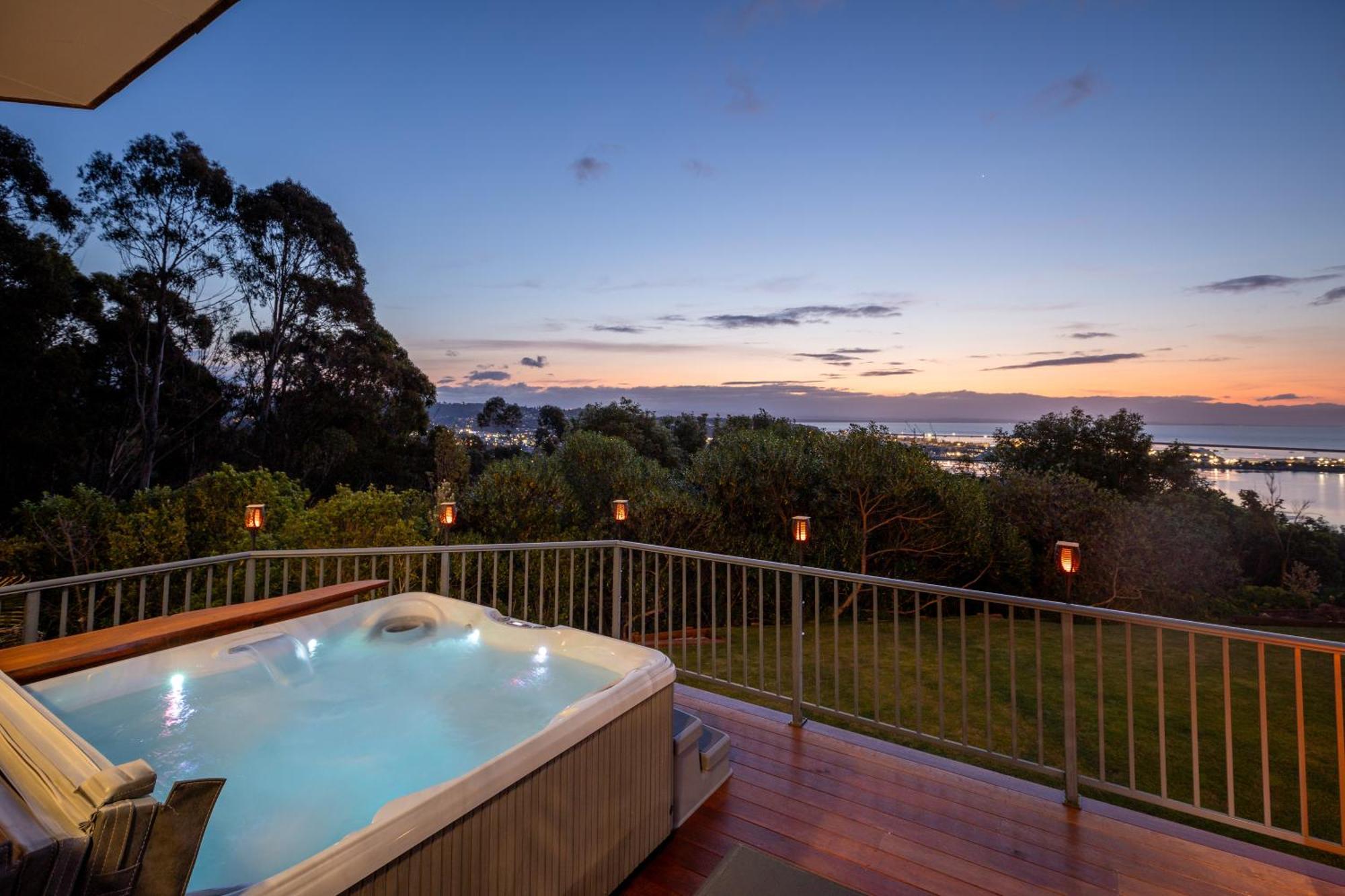 Twin Peaks Luxury Sea View Villa เนลสัน ภายนอก รูปภาพ